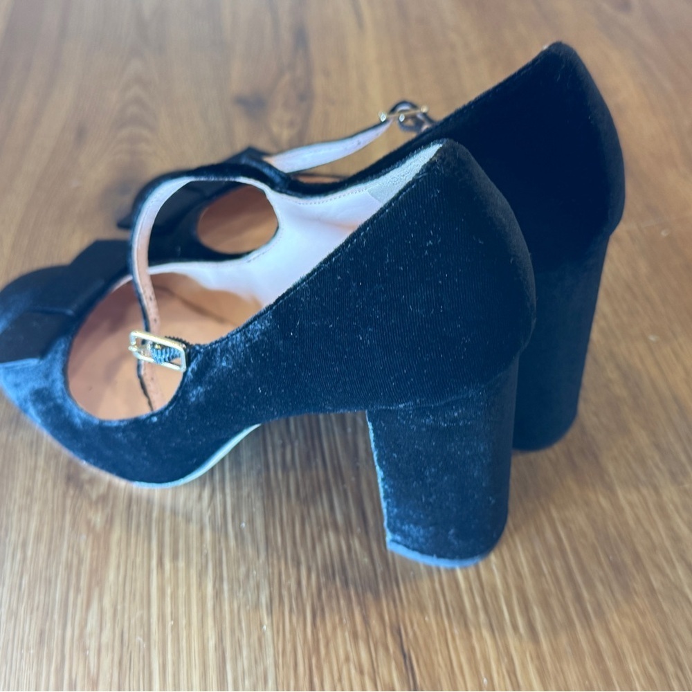 Kate Spade Black Heels with Bow Accent - Picture 12 of 13